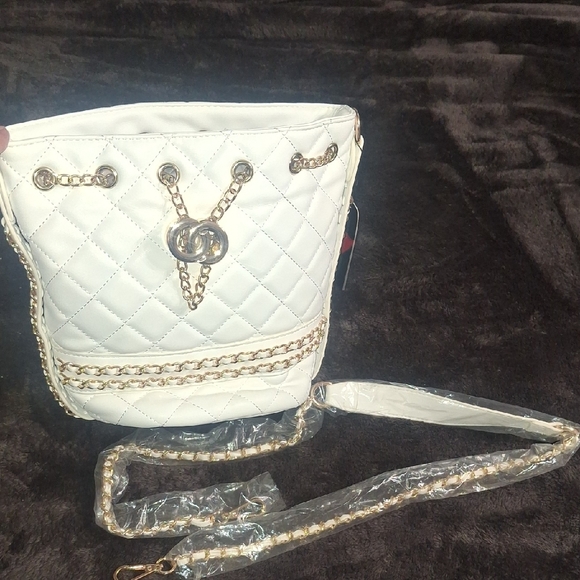 u style Handbags - White Quilted Shoulder Bag